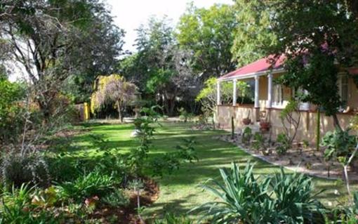 фото отеля Bisibee Guest House Oudtshoorn