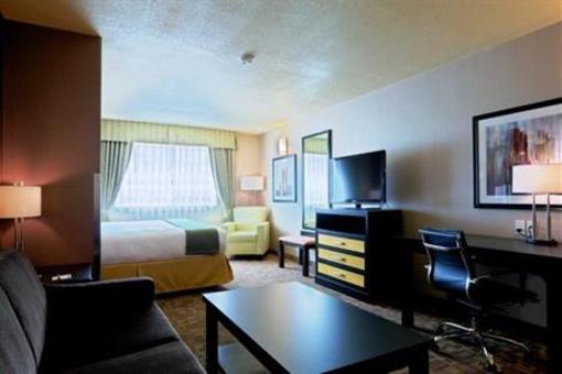 фото отеля Holiday Inn Express & Suites Dawson Creek