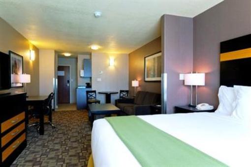фото отеля Holiday Inn Express & Suites Dawson Creek