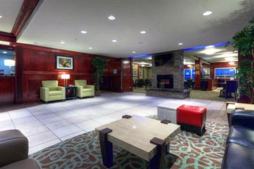 фото отеля Holiday Inn Express & Suites Dawson Creek