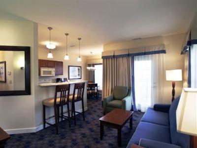 фото отеля Charwood Suites Columbus / Camp Atterbuy