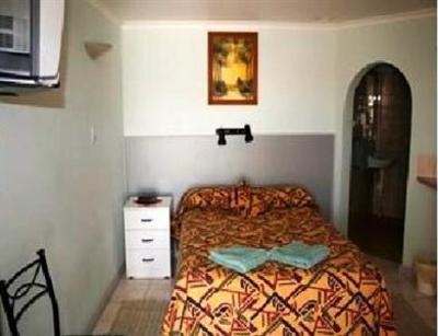 фото отеля Radeka Downunder Underground Motel & Backpacker Inn
