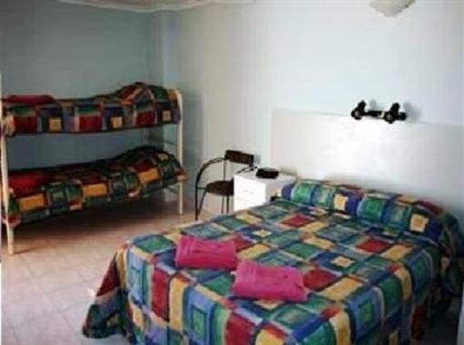 фото отеля Radeka Downunder Underground Motel & Backpacker Inn