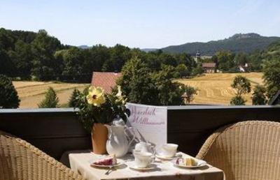 фото отеля Gasthof-Hotel "Zum Lowen" GmbH