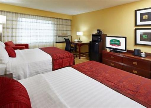 фото отеля Courtyard by Marriott Lafayette Airport