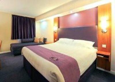 фото отеля Premier Inn City South Cardiff