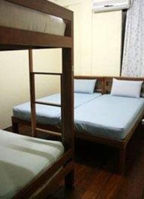 фото отеля Travellers Light Backpackers Lodge