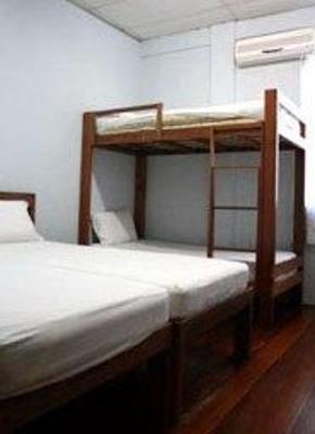 фото отеля Travellers Light Backpackers Lodge