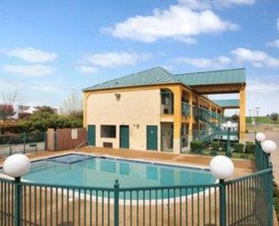 фото отеля Super 8 Motel Grand Prairie