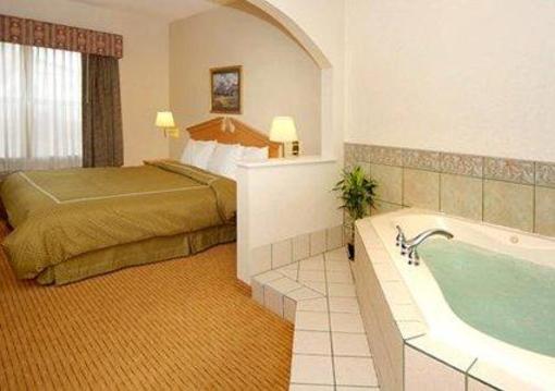 фото отеля Comfort Suites - Downtown