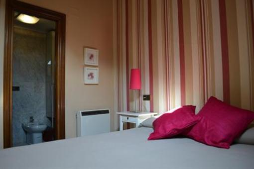 фото отеля Apartamentos Suites & Homes