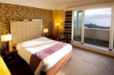 фото отеля Premier Inn Bournemouth Central
