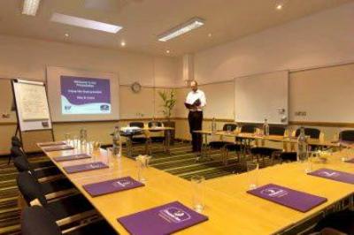фото отеля Premier Inn Bournemouth Central