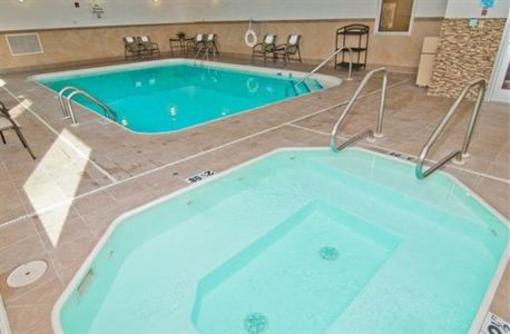 фото отеля Holiday Inn Express Charleston South