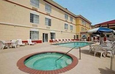 фото отеля Holiday Inn Express Charleston South