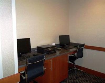 фото отеля Holiday Inn Express and Suites Columbus Edinburgh