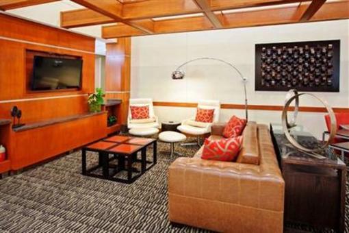 фото отеля Holiday Inn Express and Suites Columbus Edinburgh