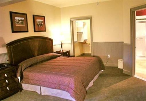 фото отеля Longfellows Hotel, Restaurant, and Conference Center