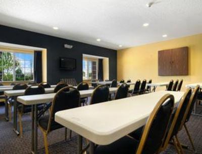 фото отеля Microtel Inn & Suites by Wyndham Columbus Near Fort Benning