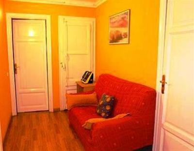 фото отеля Hostal San Marius Travessera Barcelona