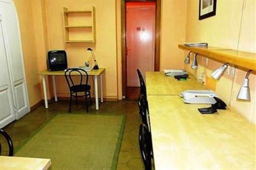 фото отеля Hostal San Marius Travessera Barcelona
