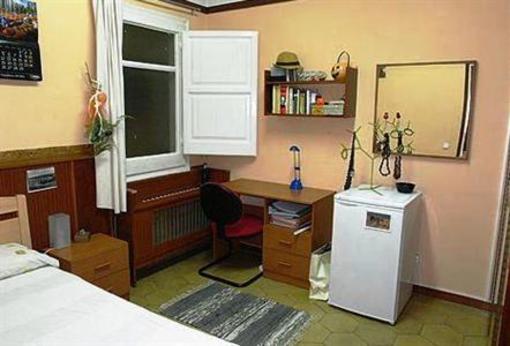 фото отеля Hostal San Marius Travessera Barcelona