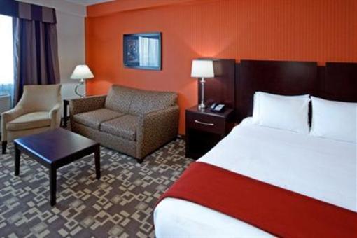 фото отеля Holiday Inn Express Maspeth New York City