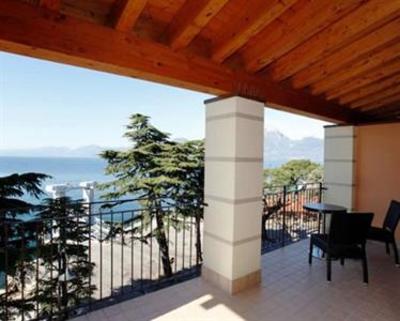 фото отеля Hotel Lido Torri Del Benaco