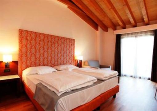 фото отеля Hotel Lido Torri Del Benaco