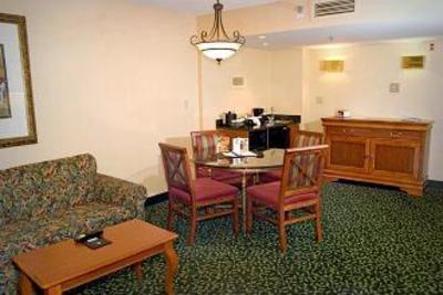 фото отеля Embassy Suites Hotel Greenville Golf Resort & Conference Ctr