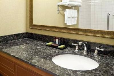 фото отеля Embassy Suites Hotel Greenville Golf Resort & Conference Ctr