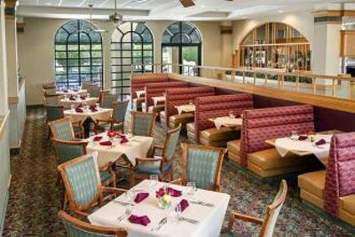 фото отеля Embassy Suites Hotel Greenville Golf Resort & Conference Ctr
