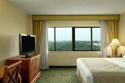 фото отеля Embassy Suites Hotel Greenville Golf Resort & Conference Ctr