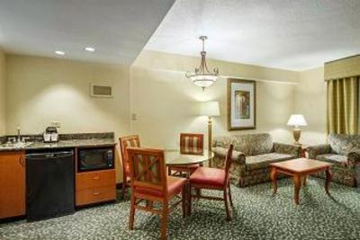 фото отеля Embassy Suites Hotel Greenville Golf Resort & Conference Ctr