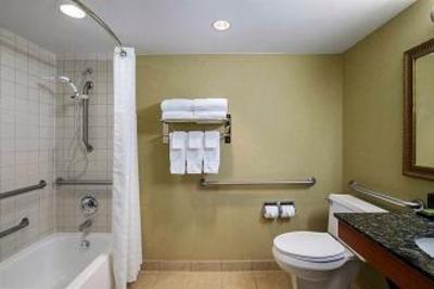 фото отеля Embassy Suites Hotel Greenville Golf Resort & Conference Ctr