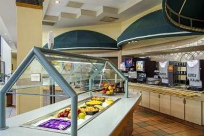 фото отеля Embassy Suites Hotel Greenville Golf Resort & Conference Ctr