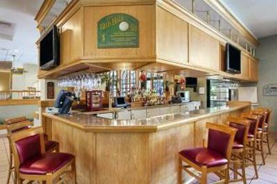 фото отеля Embassy Suites Hotel Greenville Golf Resort & Conference Ctr