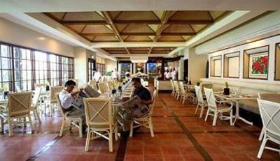 фото отеля Waterfront Insular Hotel Davao