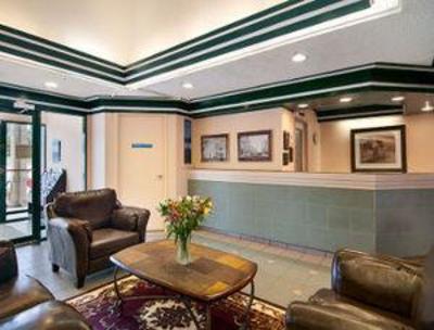 фото отеля Travelodge Calgary University