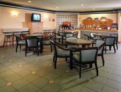 фото отеля Travelodge Calgary University