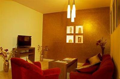 фото отеля Mel's Regency Hotel