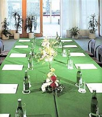фото отеля Club Hotel Praha Pruhonice