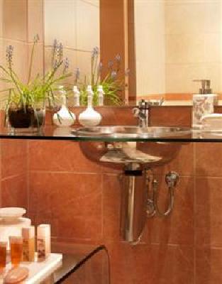 фото отеля Best Western Plus Embassy Hotel
