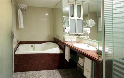 фото отеля Ocean Palace Beach Resort & Bungalows
