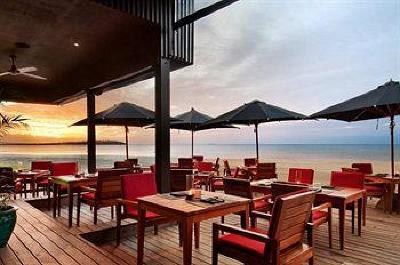 фото отеля Fiji Beach Resort & Spa Managed by Hilton