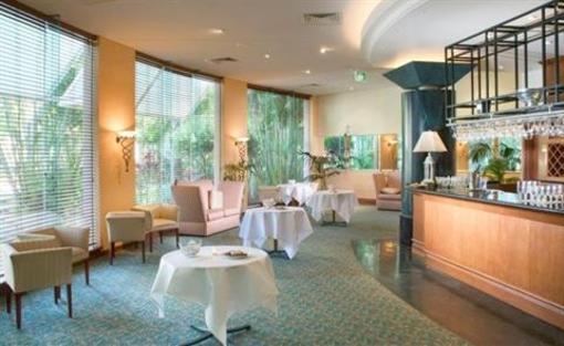 фото отеля Crowne Plaza Hotel Gold Tower Surfers Paradise