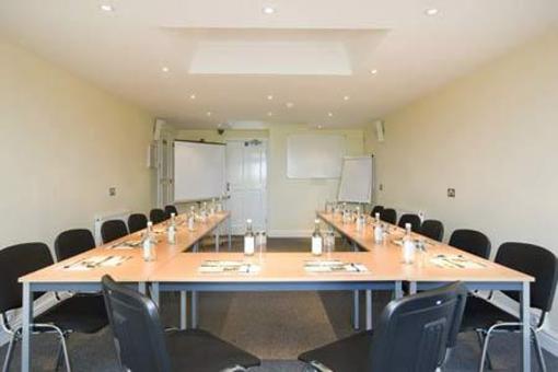 фото отеля Fox Country Hotel High Wycombe