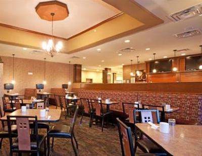 фото отеля Holiday Inn Hotel & Suites Pueblo