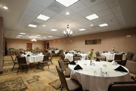 фото отеля Holiday Inn Hotel & Suites Pueblo