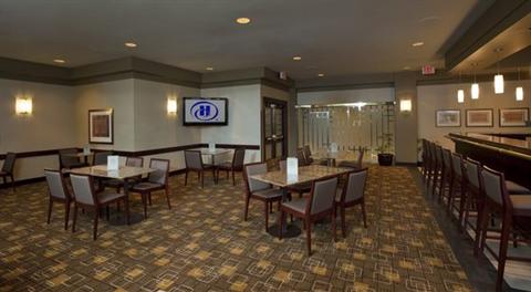 фото отеля Hilton Suites Winnipeg Airport